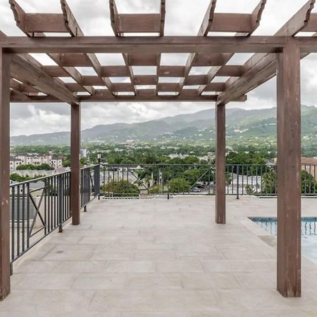 Luxe City Oasis 2Br With Rooftop Pool And Gym Kingston Bagian luar foto