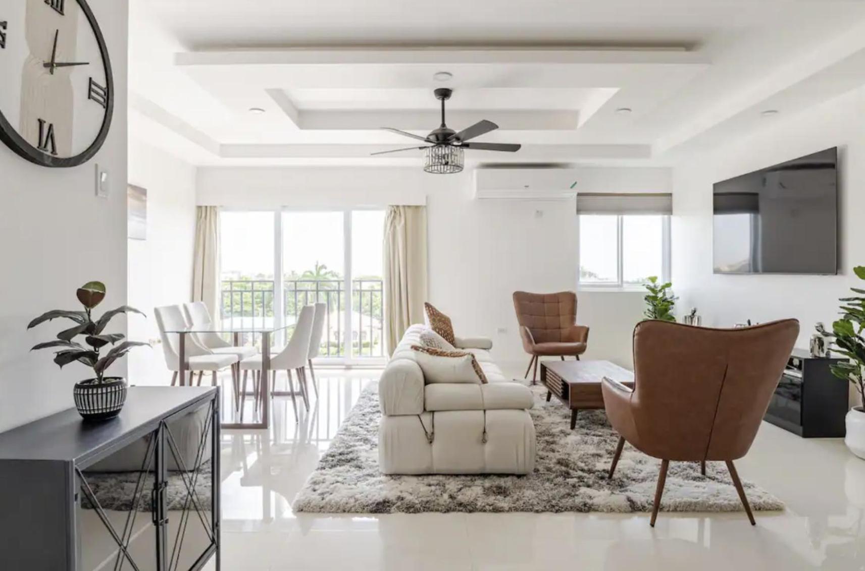 Luxe City Oasis 2Br With Rooftop Pool And Gym Kingston Bagian luar foto