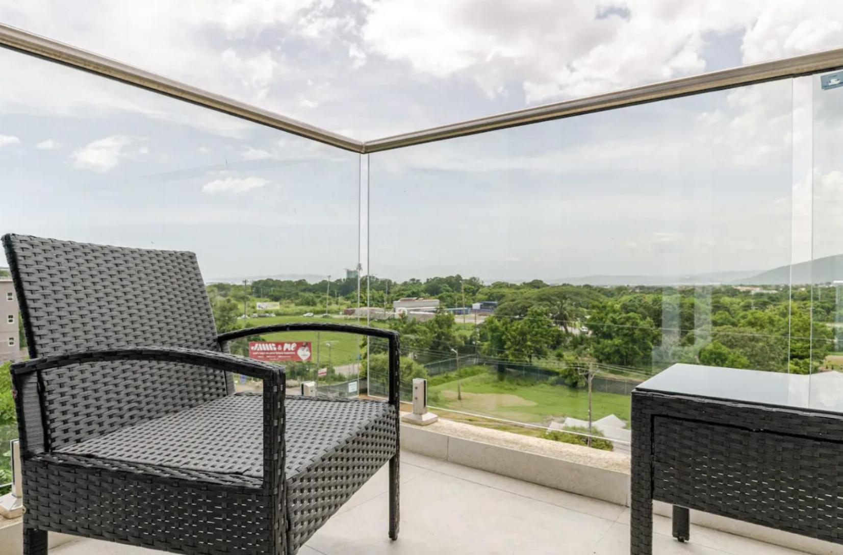 Luxe City Oasis 2Br With Rooftop Pool And Gym Kingston Bagian luar foto