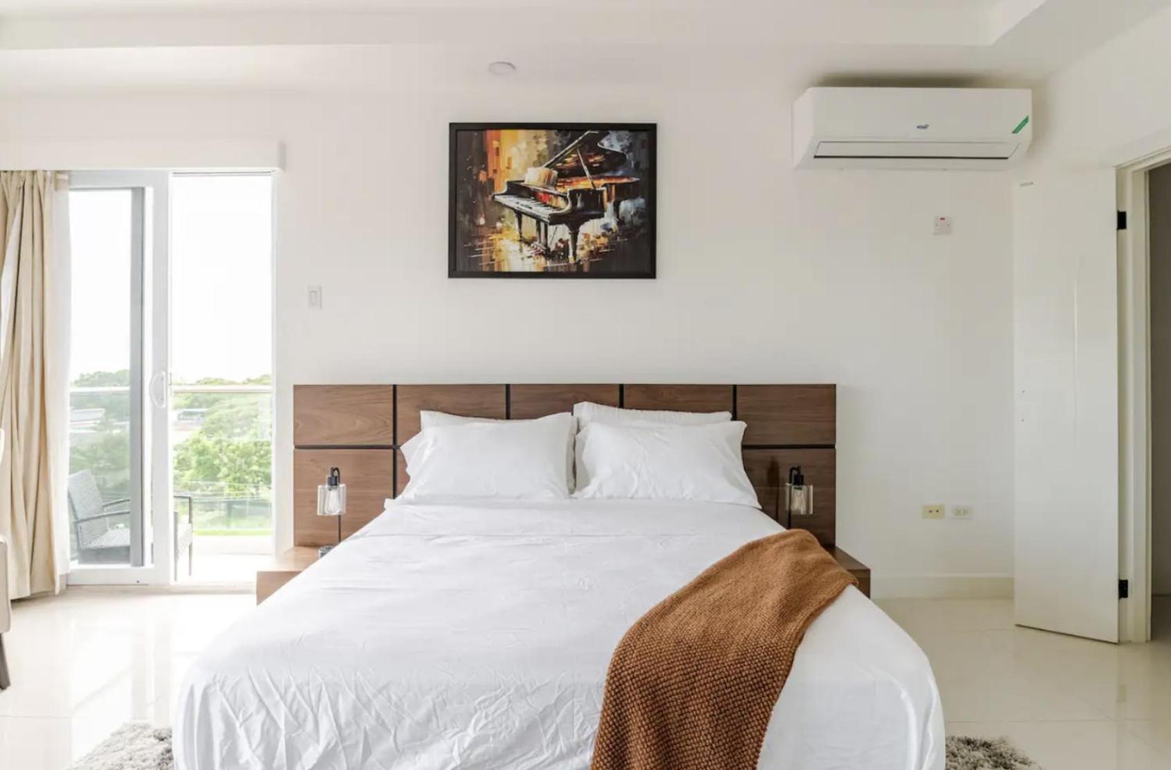 Luxe City Oasis 2Br With Rooftop Pool And Gym Kingston Bagian luar foto