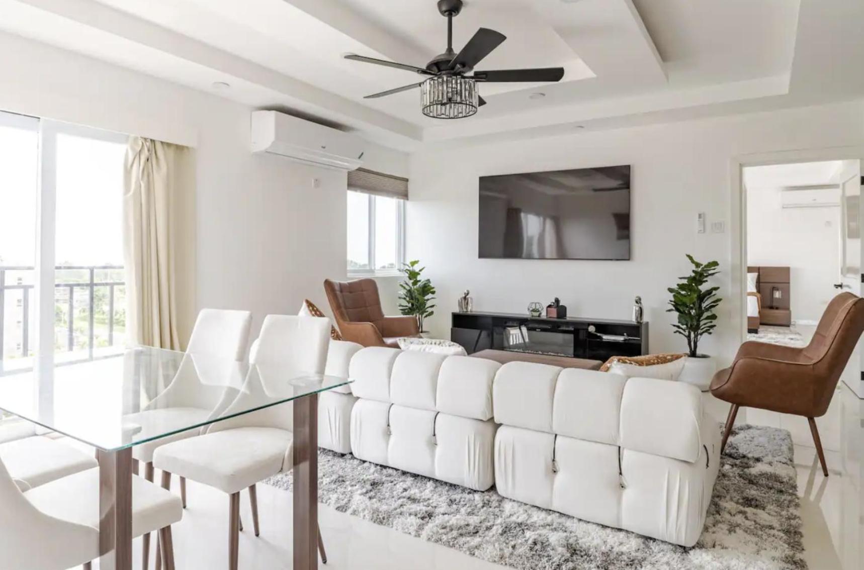 Luxe City Oasis 2Br With Rooftop Pool And Gym Kingston Bagian luar foto