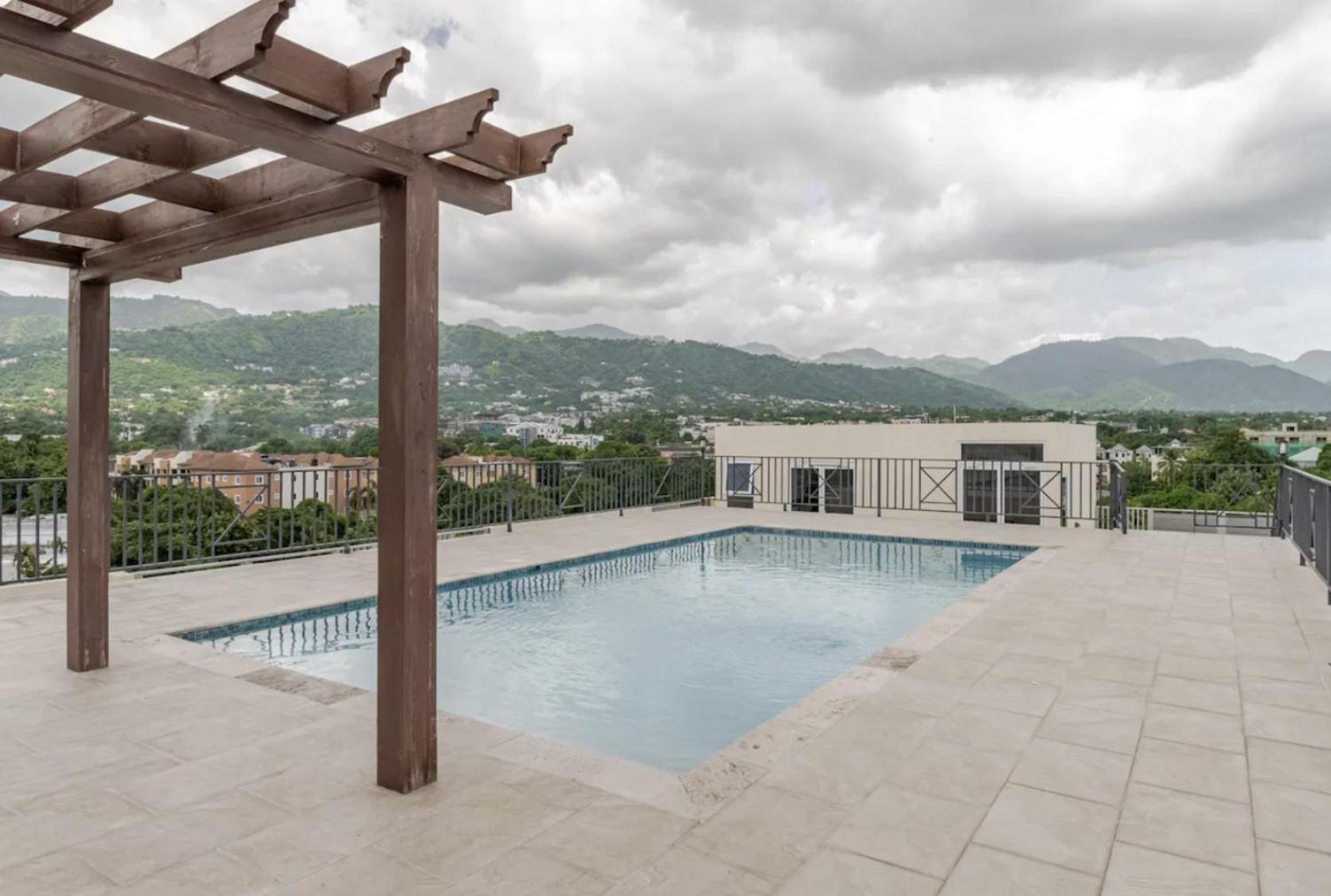 Luxe City Oasis 2Br With Rooftop Pool And Gym Kingston Bagian luar foto